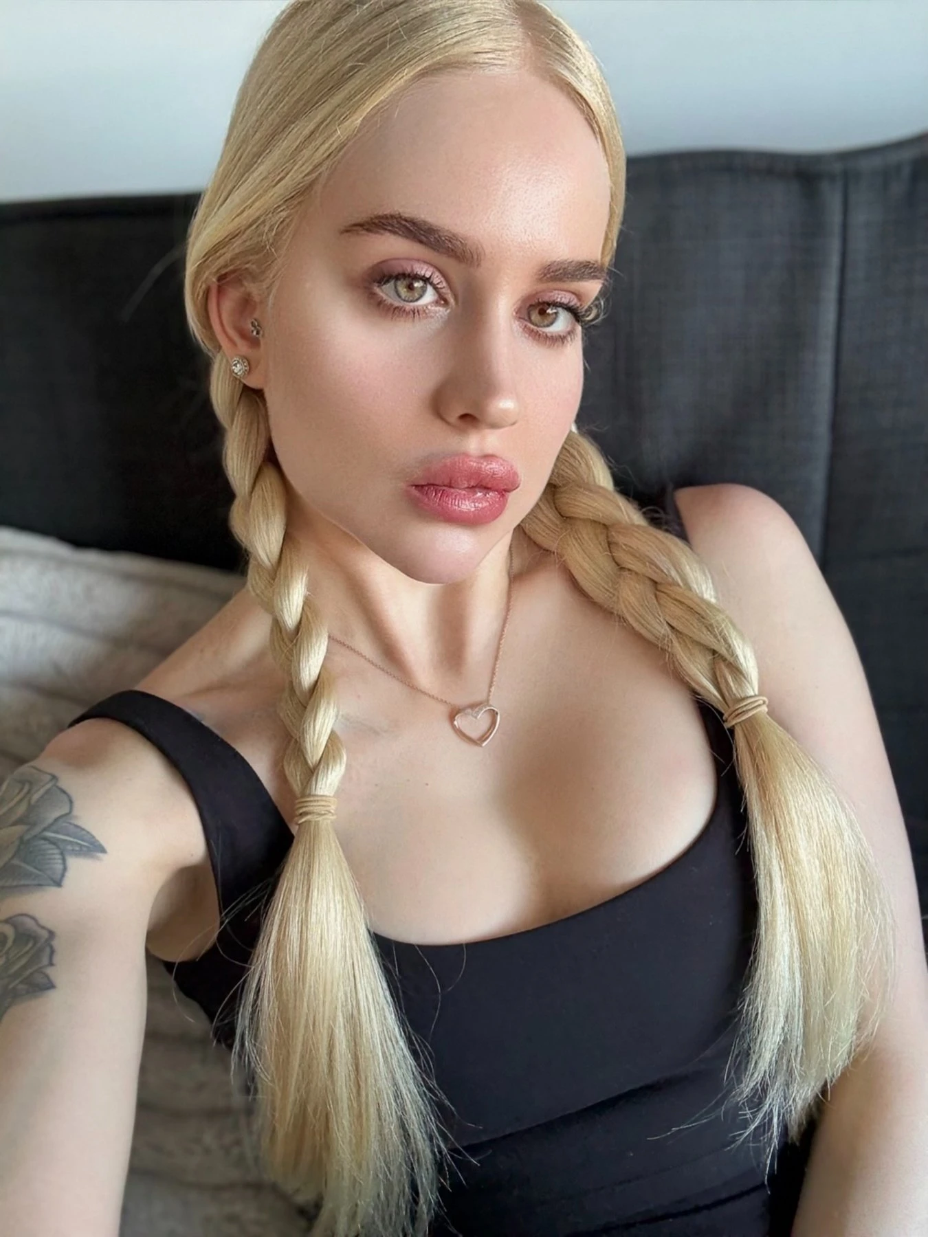 Nastya – Swiss escort in Hong Kong — 10 / 11