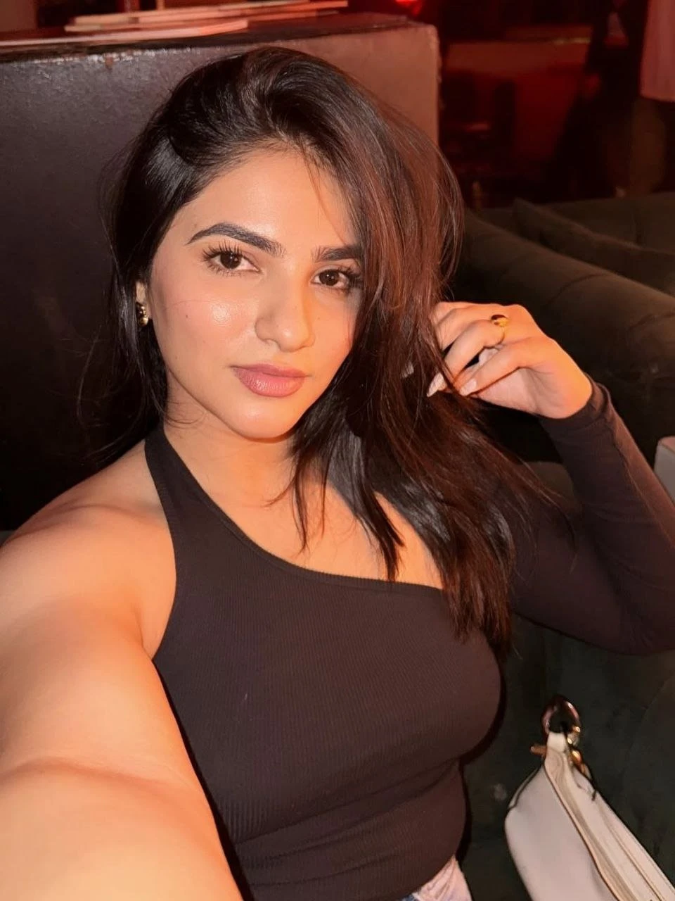 Jiya – Indian escort in Guwahati — 2 / 4