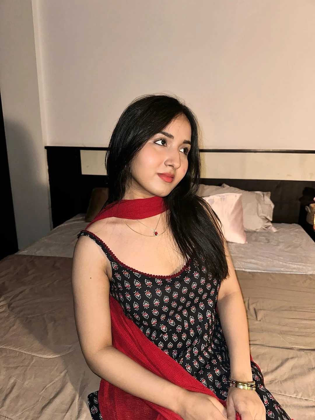 Preet – Indian escort in Ahmedabad — 2 / 4