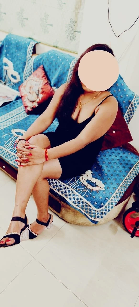 Siya independent Gujarati housewife GF – Indian escort in Ahmedabad — 2 / 8
