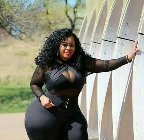 Lora – South African escort in Bangalore — 3 / 6