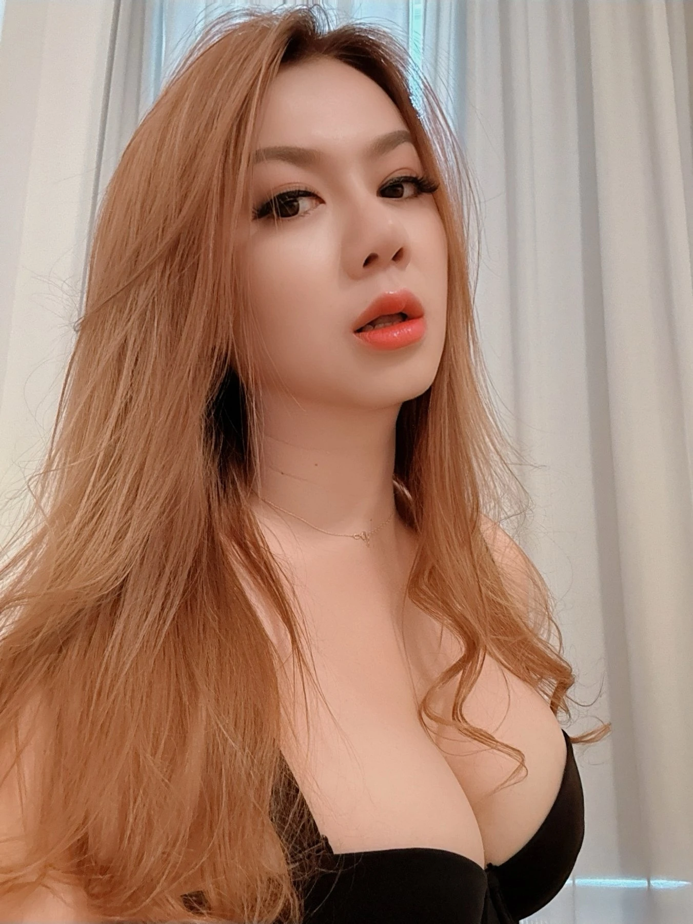 Fiona_Lee mistress100%independent – Malaysian escort in Budapest — 5 / 11