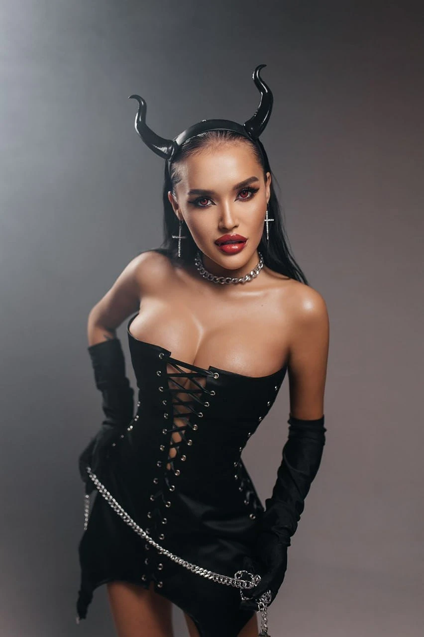 Anna – Russian escort in Hong Kong — 7 / 11