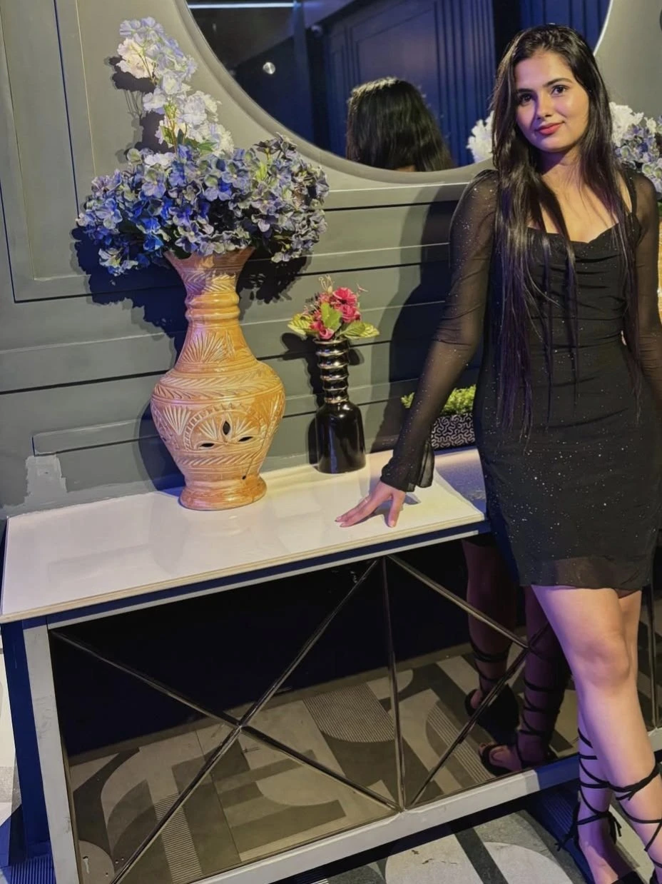 Disha – escort in Ahmedabad — 1 / 3