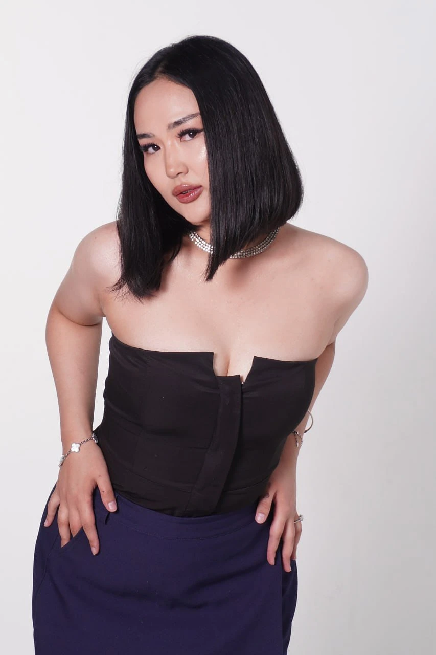 Meddi Forbidden Fruit – Kazakhstani escort in Hong Kong — 3 / 8