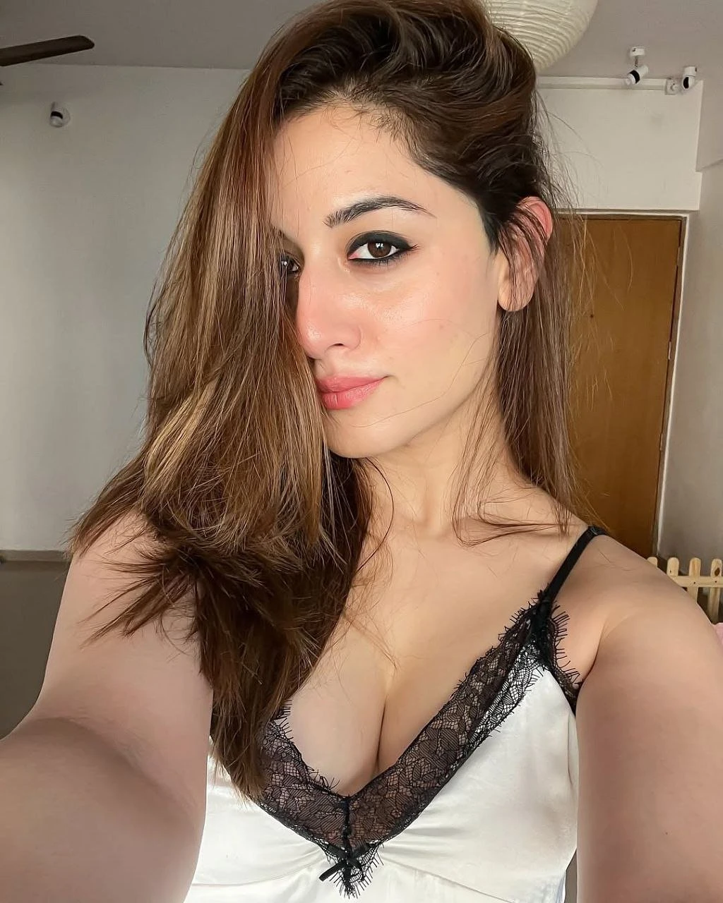 Vip Escort Service – Indian escort in Ernakulam — 3 / 5