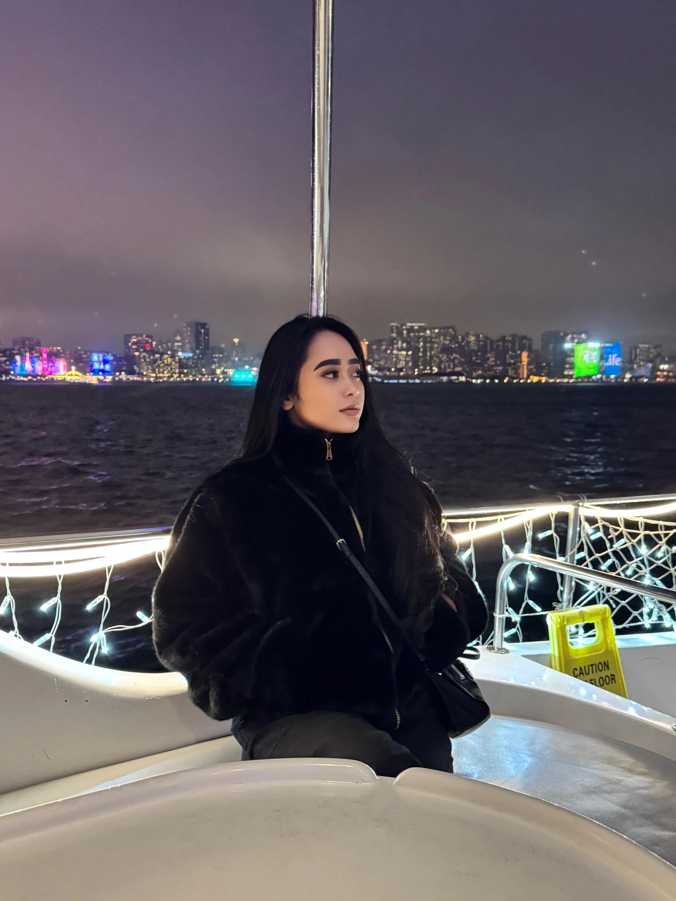 Bella Noora – Indonesian escort in Hong Kong — 6 / 8