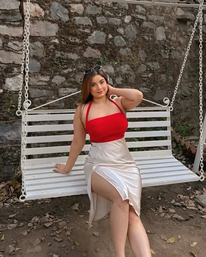 Divyanshi – Indian escort in Bangalore — 2 / 4