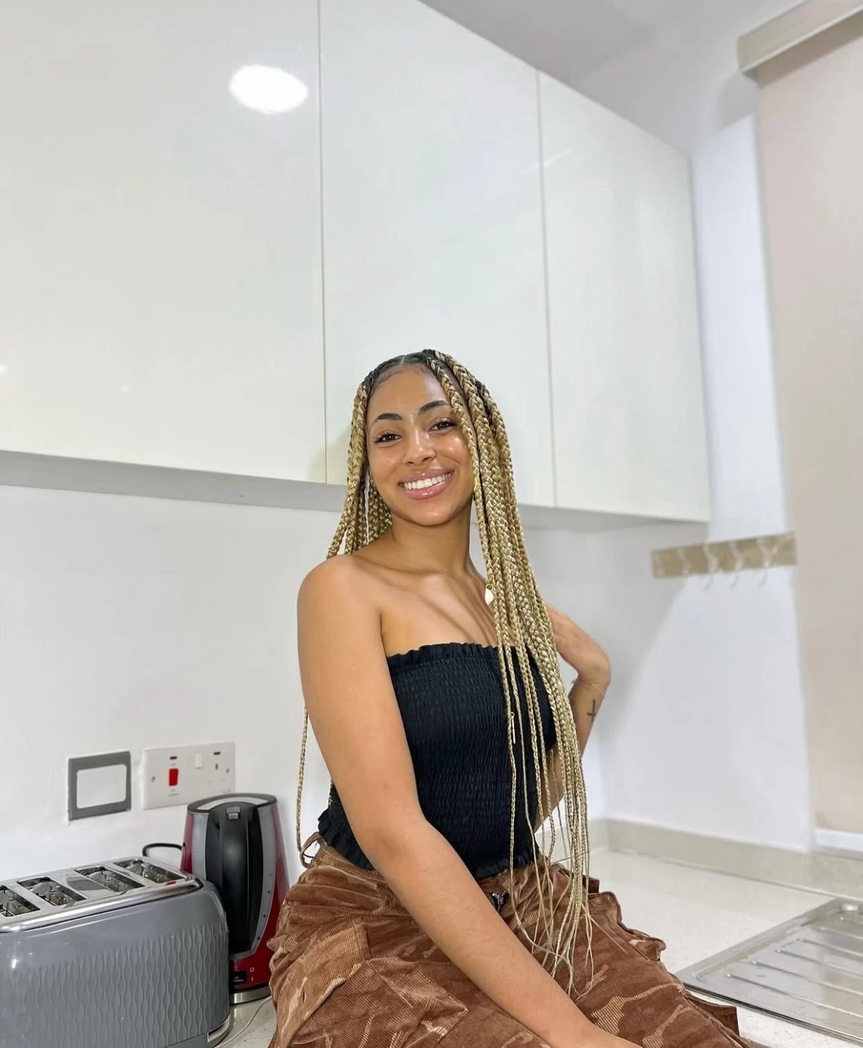 Korra – Kenyan escort in Gurgaon — 5 / 6