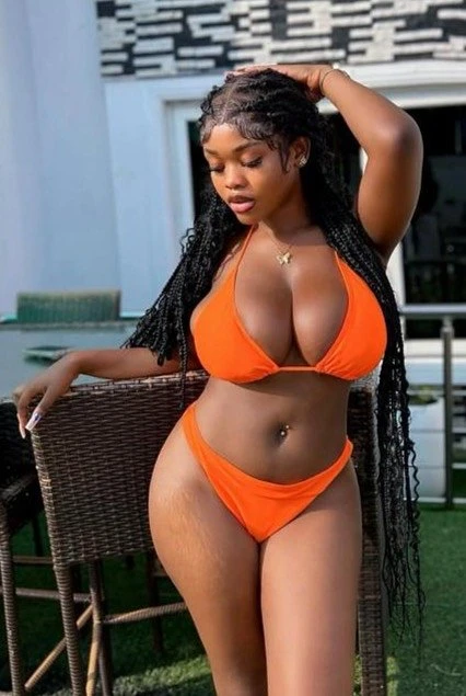 Zari – South African escort in Gurgaon — 12 / 13