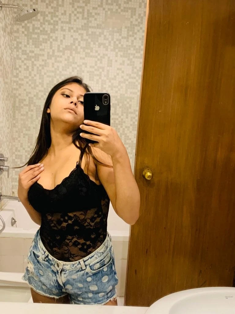 Alina Roy – Indian escort in Bangalore — 3 / 5