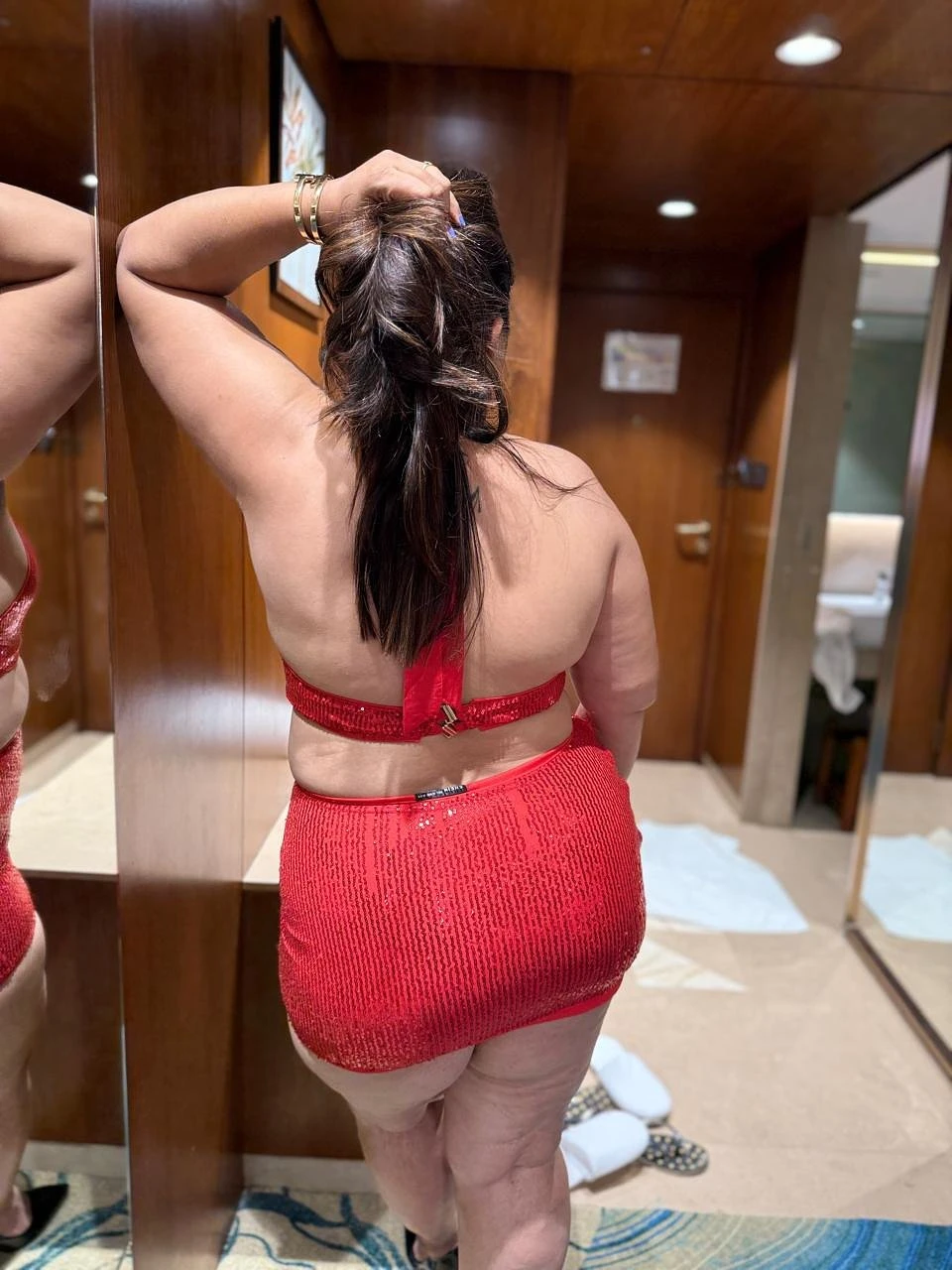 Ruhi Kapoor – Indian escort in Ahmedabad — 2 / 4