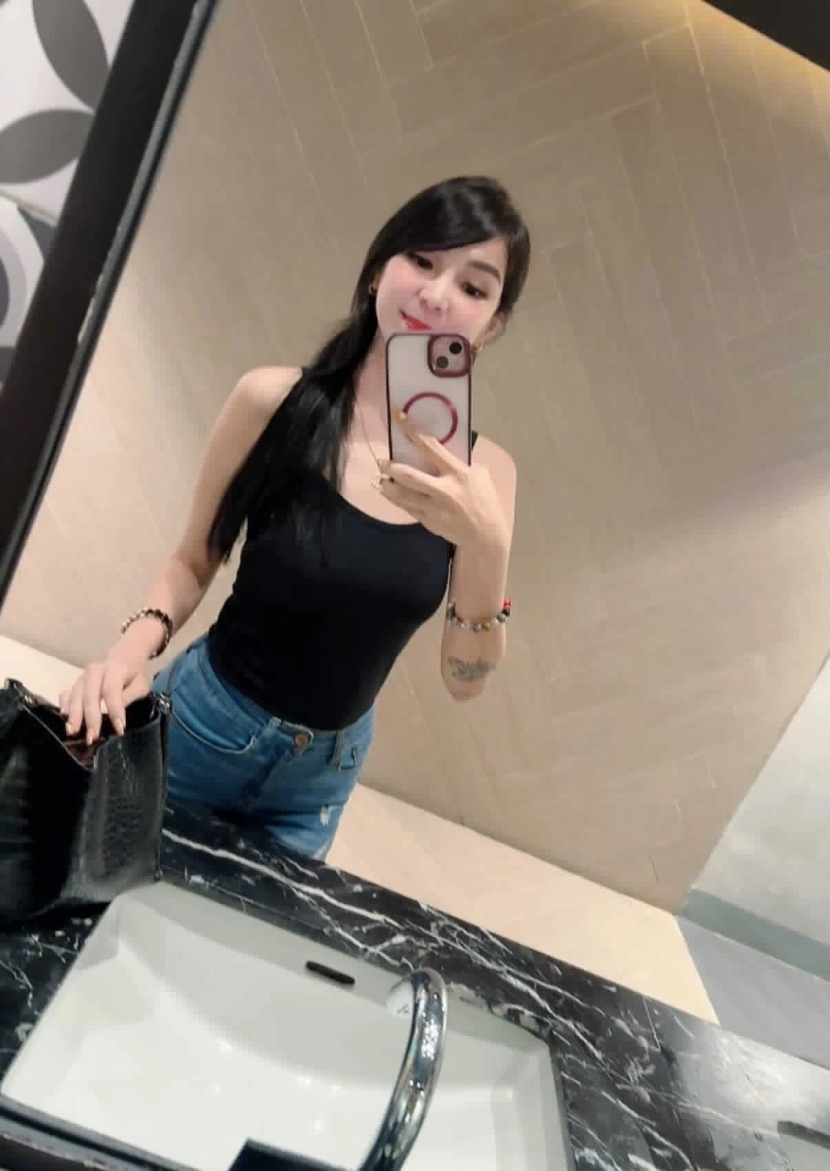 Just Landed – Filipino escort in Hong Kong — 3 / 4