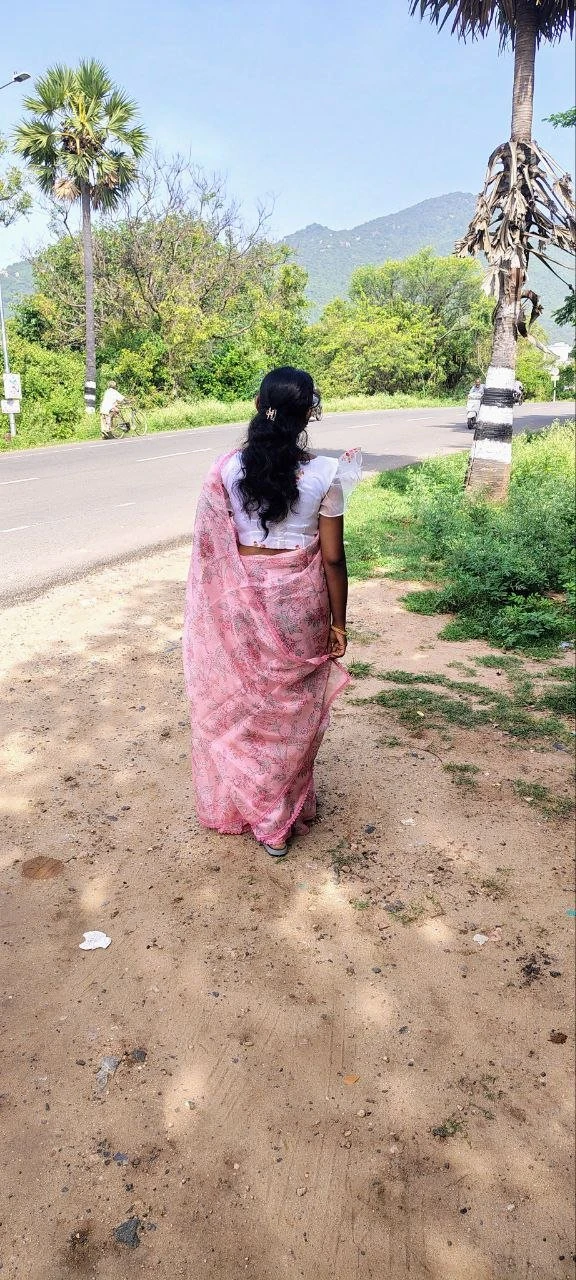 Lavanya the Tamil Cam Girl – Indian escort in Bangalore — 2 / 6