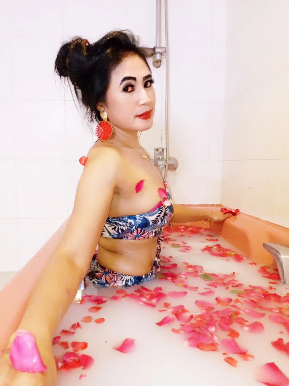 Hot Party Squirt Ultra Milk – Indonesian dominatrix in Hong Kong — 24 / 31