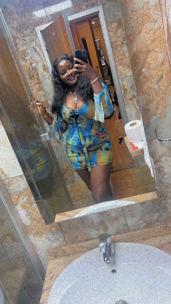 Amira – Beninese escort in Cotonou — 4 / 5