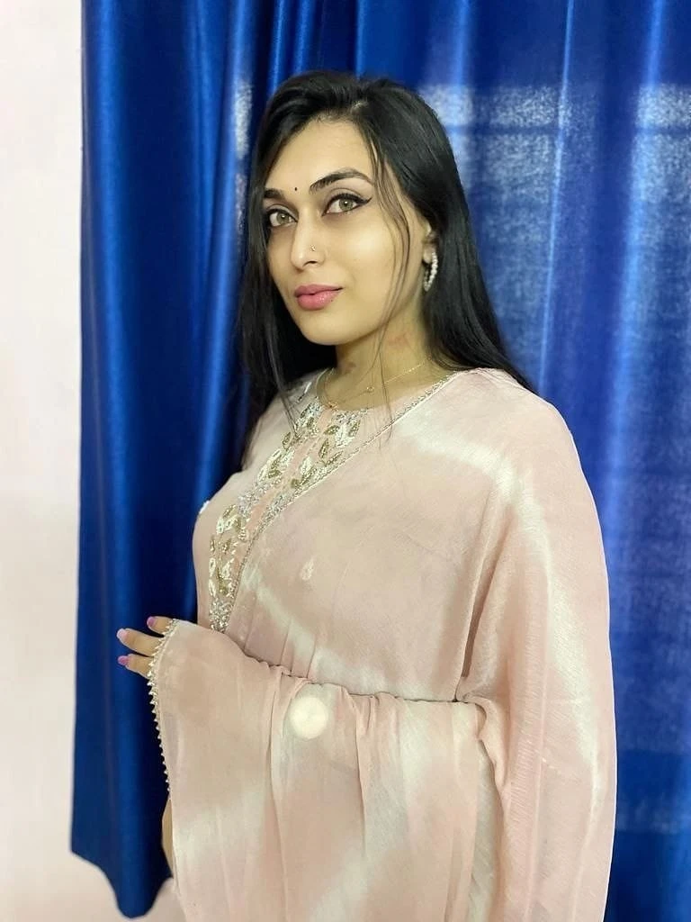 Busty Bong Alina Only for Paid Cam. 26 – Indian escort in Chennai — 5 / 11