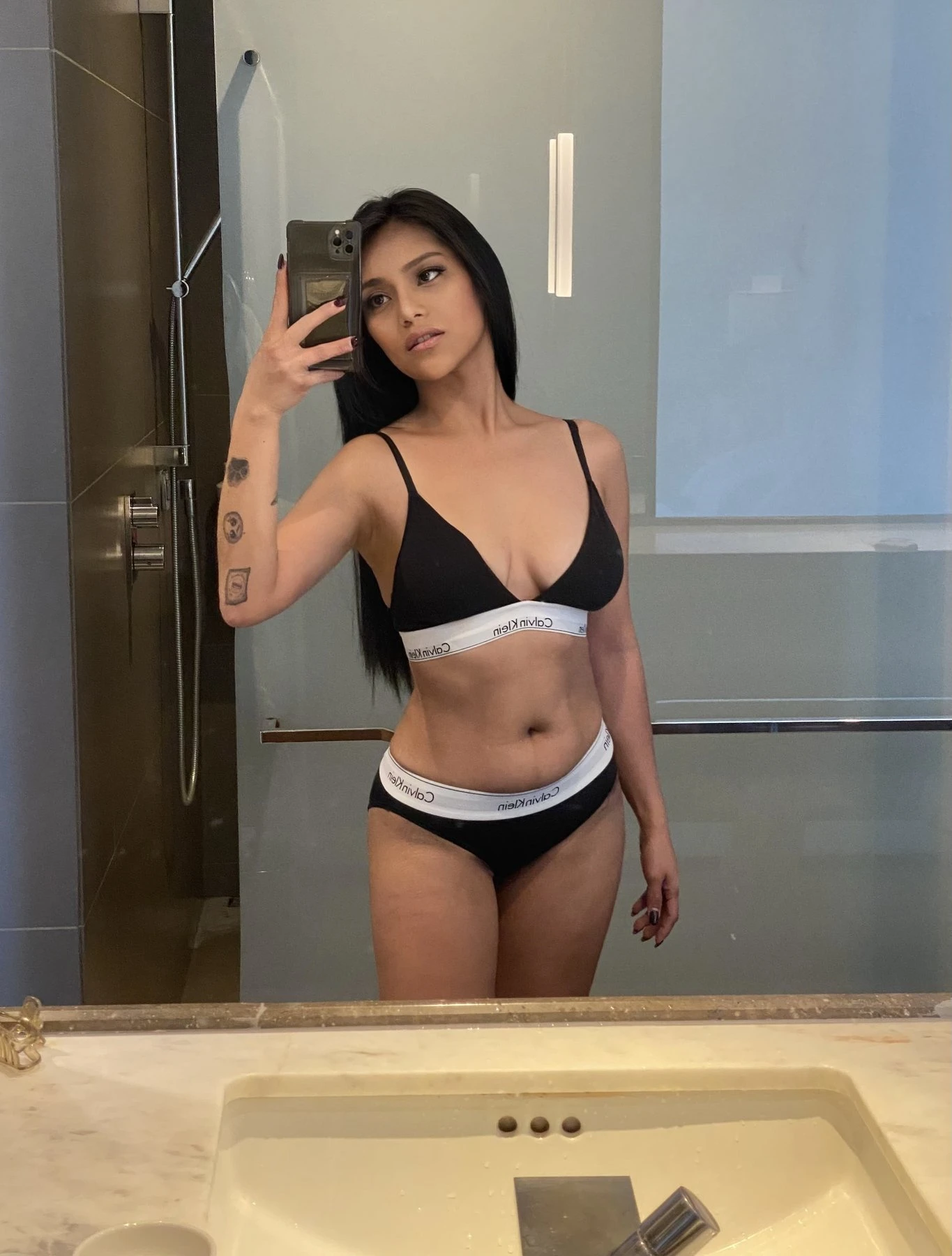 Latina Girl in town 100% real – Colombian escort in Hong Kong — 6 / 11