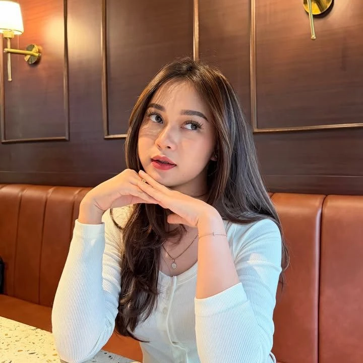 Ragini Rawal – Indian escort in Ahmedabad — 1 / 6
