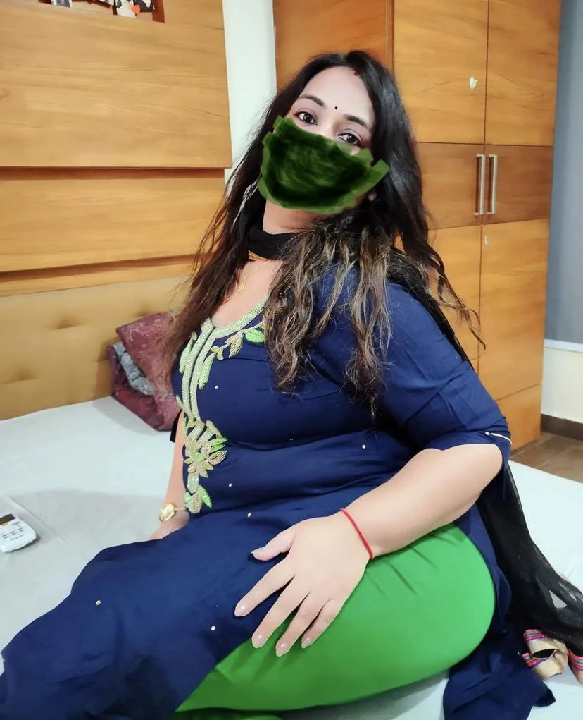 Sumita Bhabhi – Indian escort in Bangalore — 6 / 10