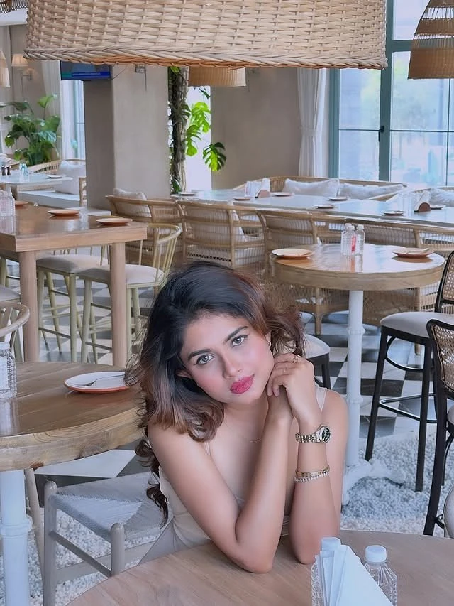 Pallavi – Indian escort in Bangalore — 5 / 6