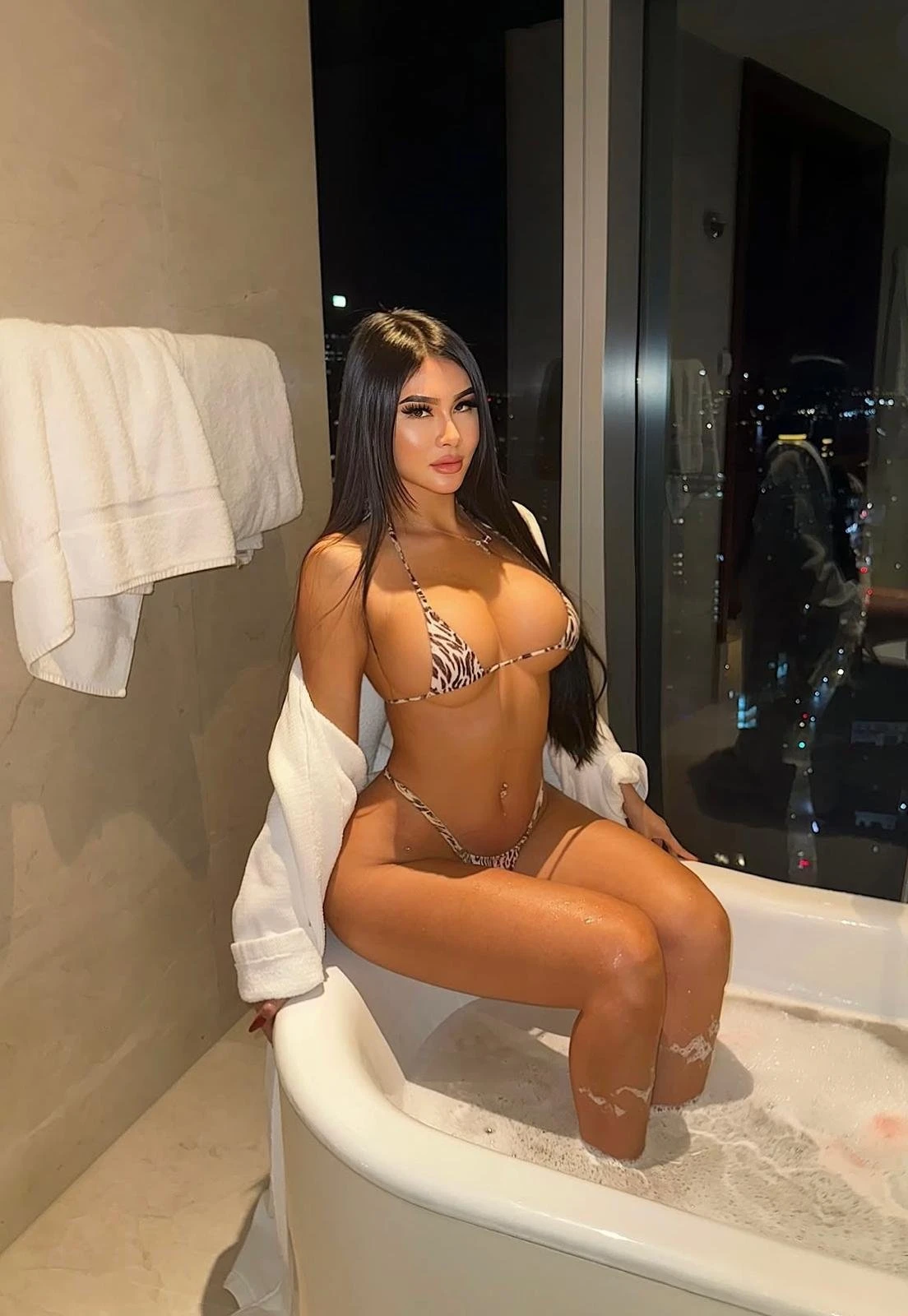 Nona Party Lover – Vietnamese escort in Hong Kong, Escort, Hong Kong
