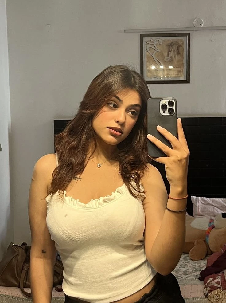 Ritu (Cam & Meet) Only Cash Payment – Indian escort in Ahmedabad — 1 / 5