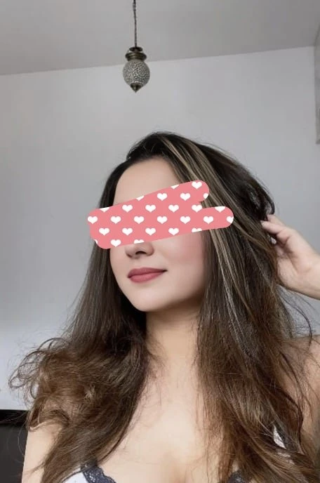 Jasleen Book 4 31st Dec – Indian escort in Gurgaon — 4 / 5