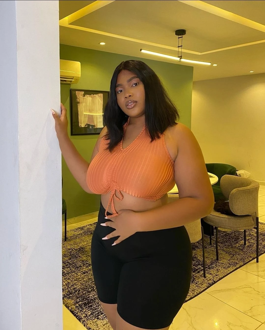 Favour – Kenyan escort in Chandigarh — 2 / 5