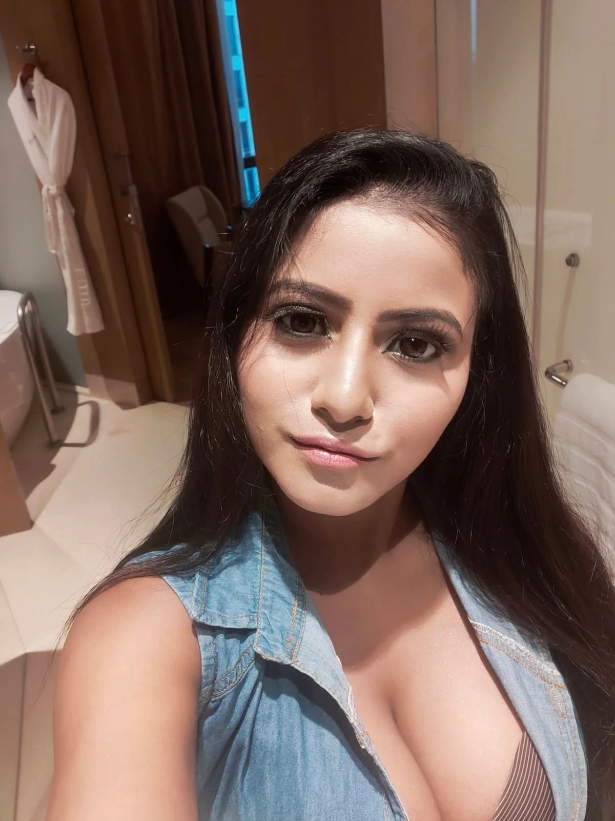 Appy B By – Indian escort in Bangalore — 4 / 5