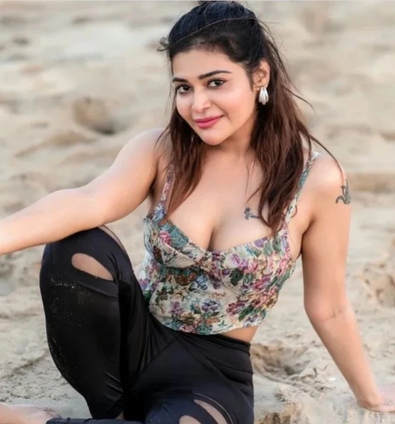 Mohini – Indian escort agency in Bangalore — 2 / 4