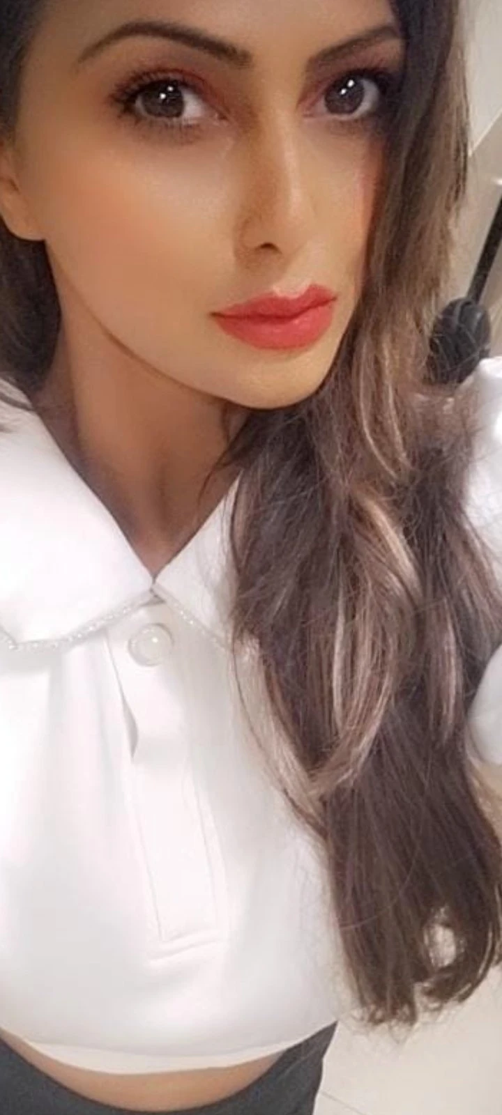 Komal Sharma – Indian escort in Bangalore — 2 / 4