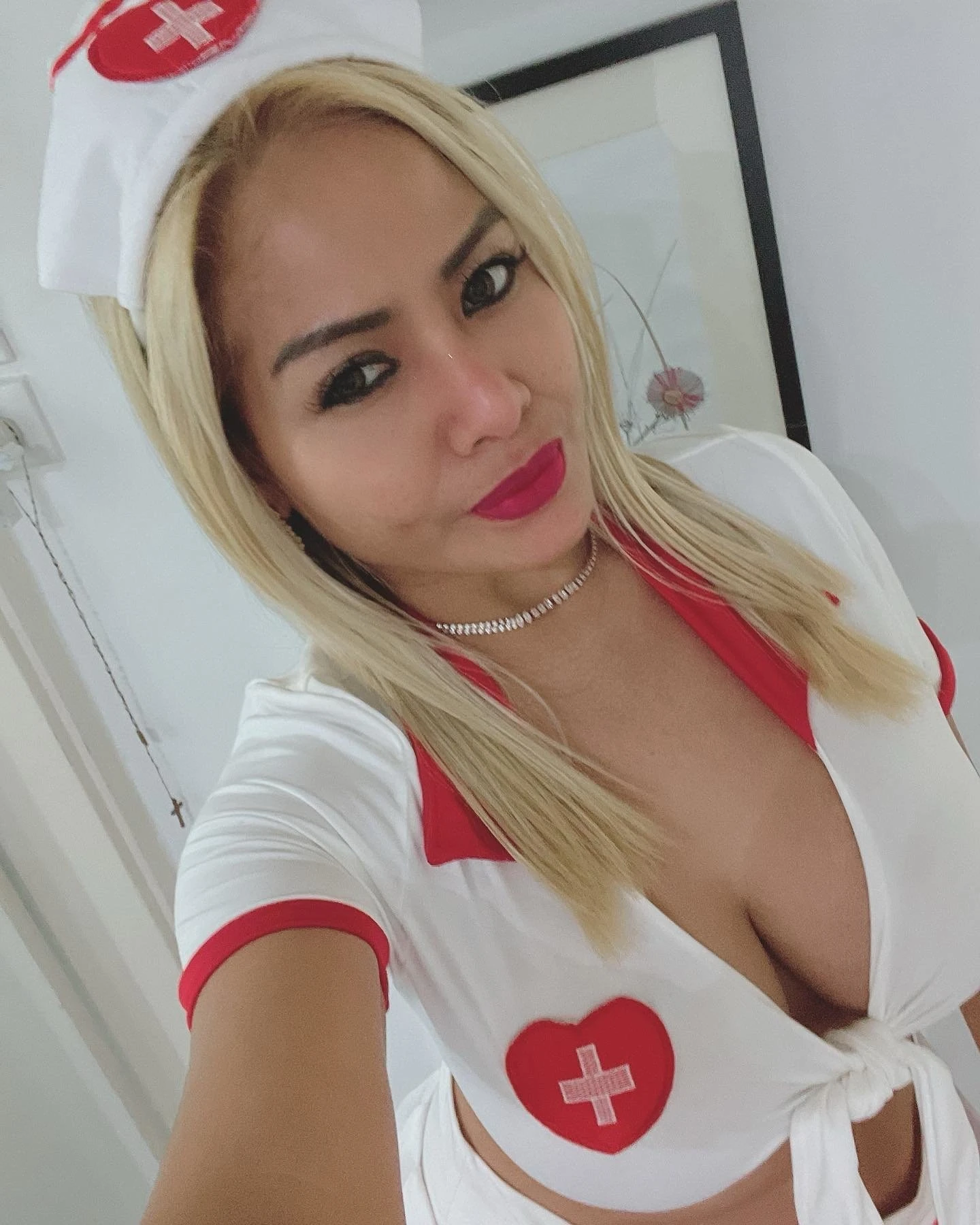 Mistress Sarahjane party girl – Filipino escort in Hong Kong — 25 / 31