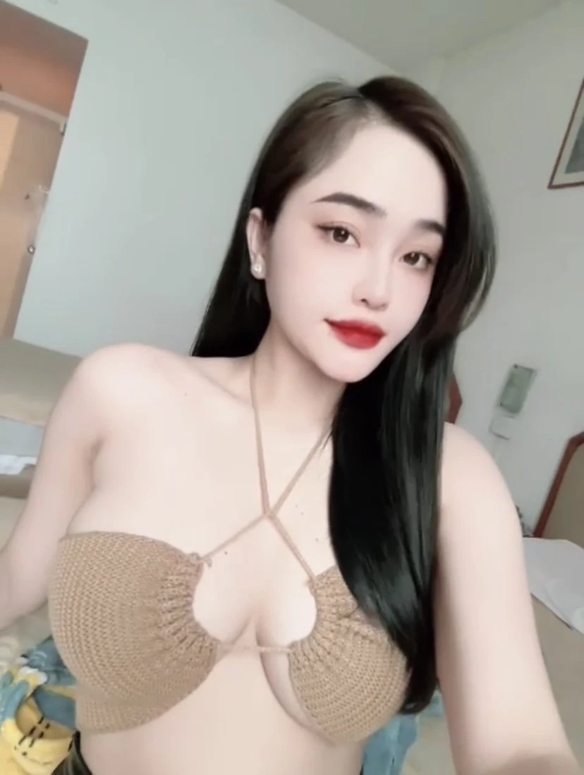 Hana Sexy dance – Vietnamese escort in Tirana — 8 / 11