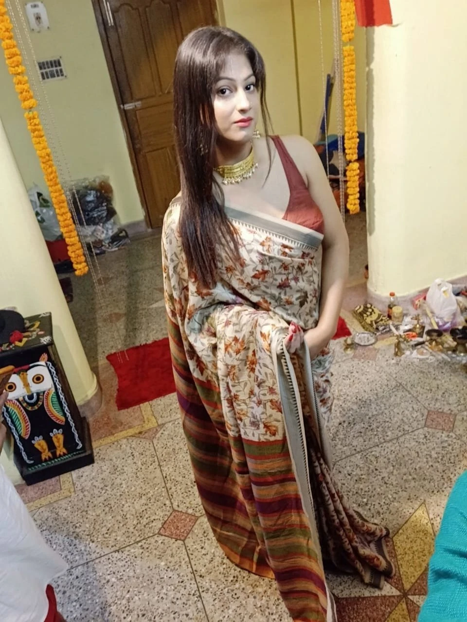 TANIYA REAL MEET WITH CAM SHOW – Indian escort in Ahmedabad — 4 / 5