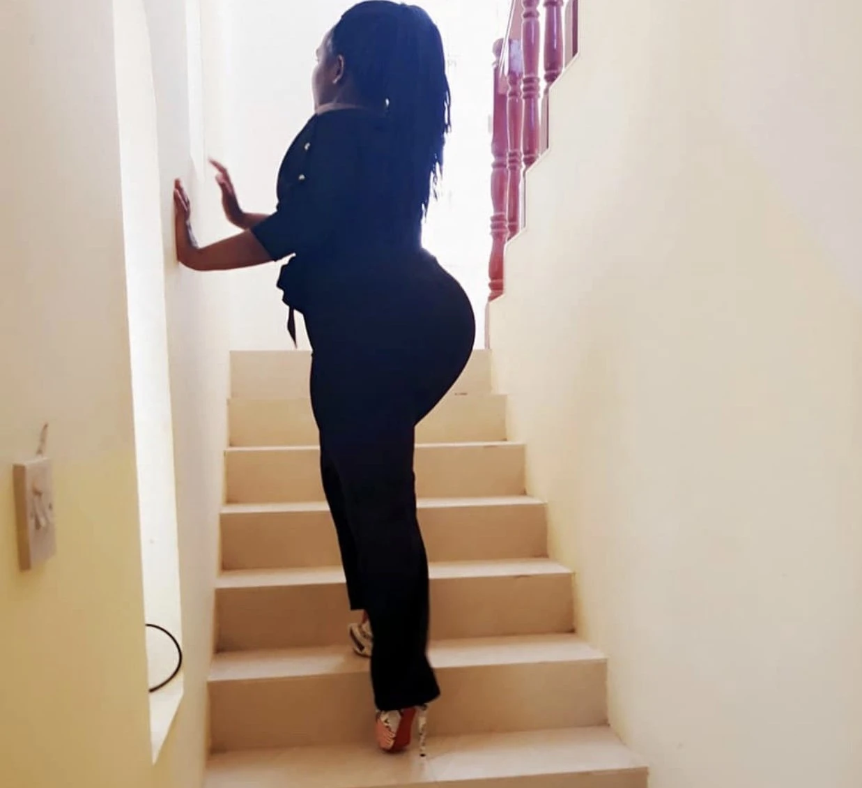 Shatra – Namibian escort in Bangalore — 3 / 5