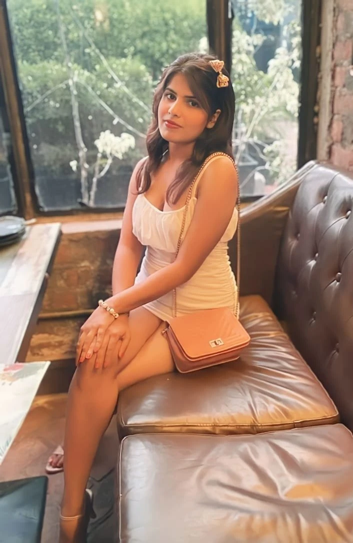 Muskan Real Meet and Cam Show – Indian escort in Bangalore — 2 / 3