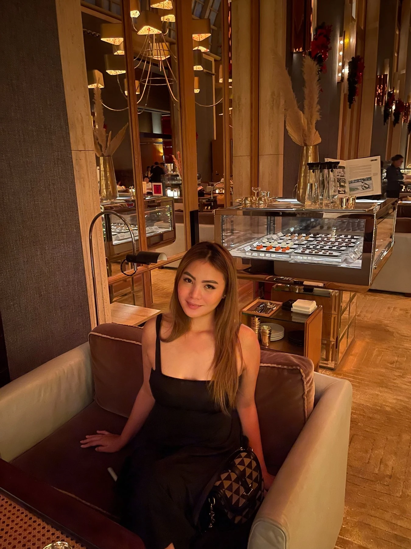 Miss Independent – Filipino escort in Hong Kong — 4 / 5