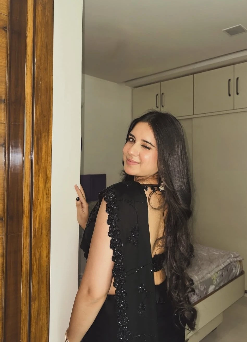Myself Radhika. I Want to Meet Genuine G – Indian escort in Bangalore — 3 / 4