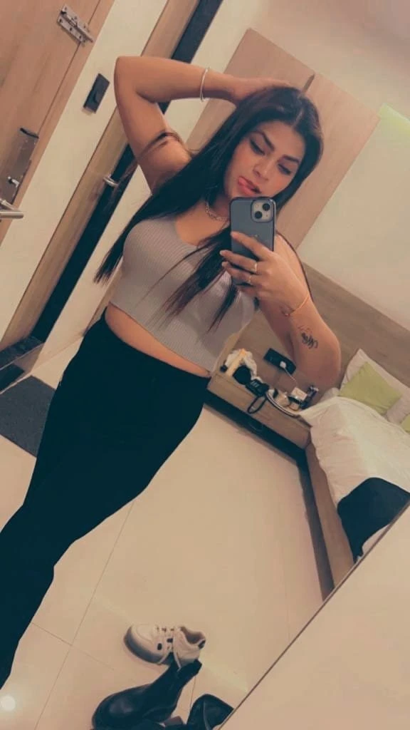 Mayara cam and real meet 🫦 – Indian escort in Chennai — 1 / 4