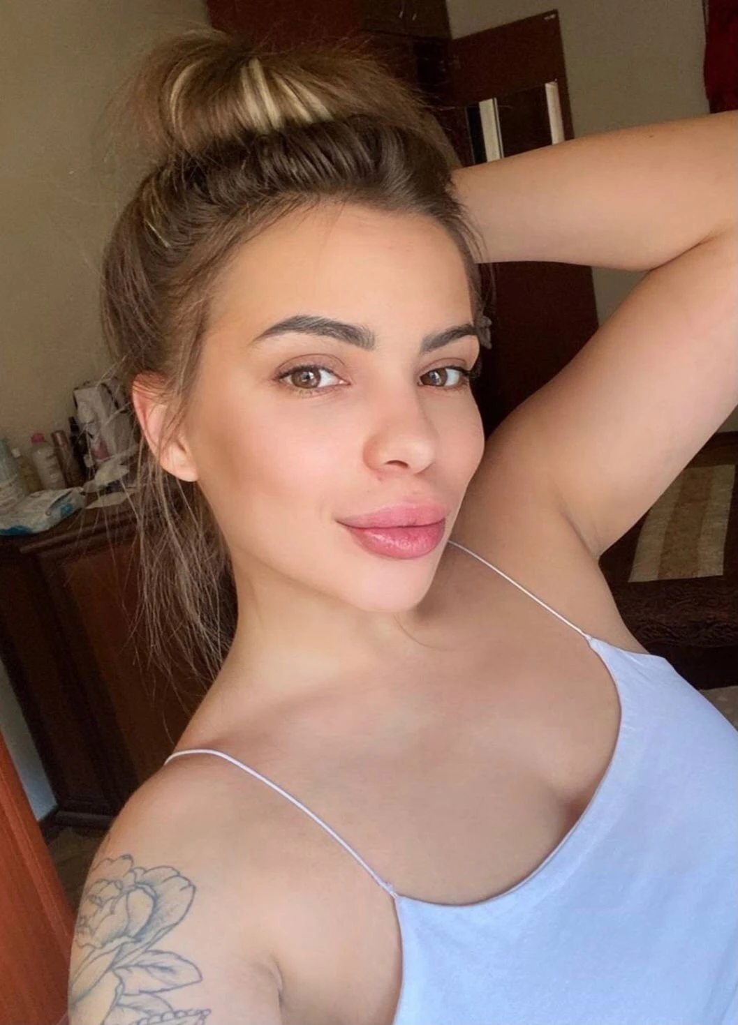 Prasire – Russian escort in Tirana — 2 / 6