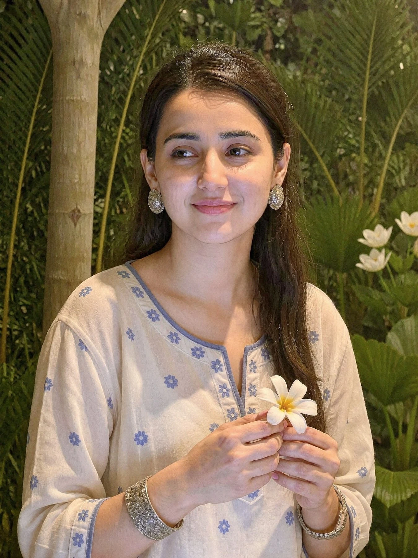Radhika Joshi Give a Premium Attention – escort in Ahmedabad — 2 / 4