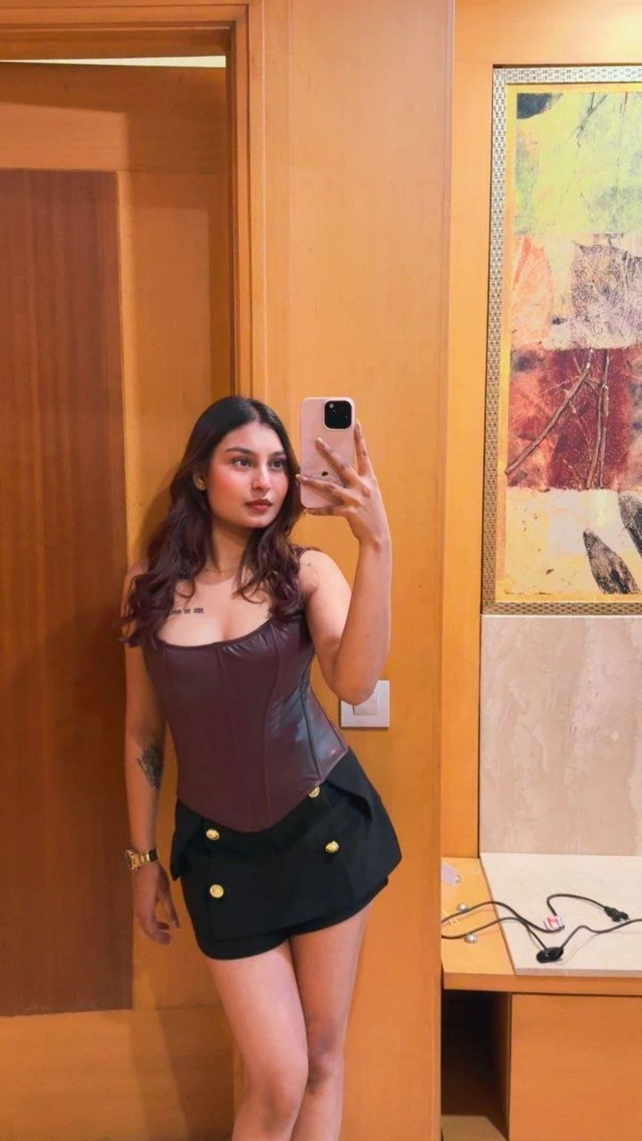 Divya – escort in Ahmedabad — 4 / 5
