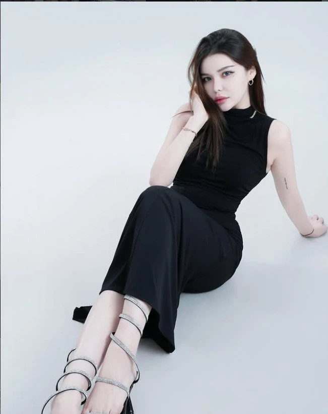 Kristina – Kazakhstani escort in Hong Kong — 11 / 14