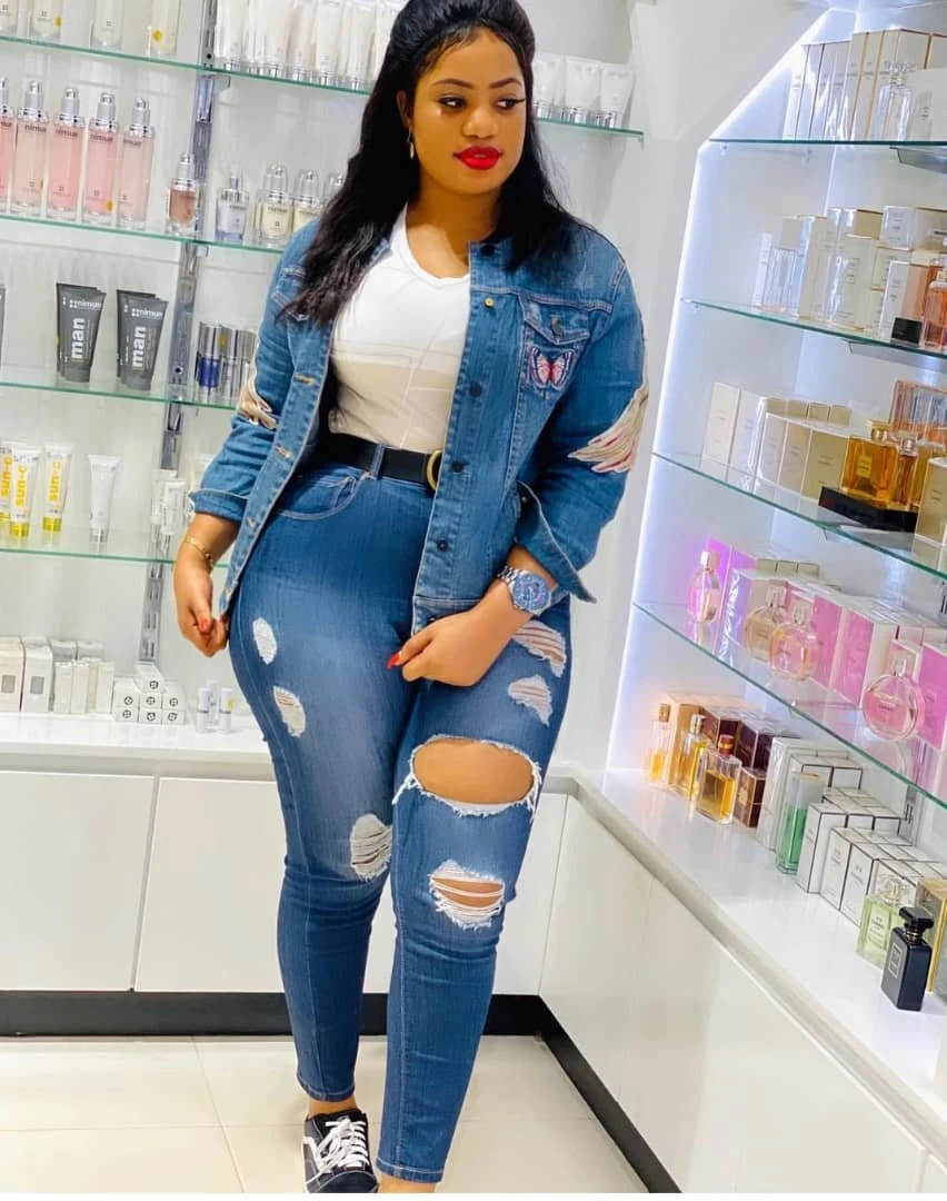 Prisca – Burkinabe escort in Ahmedabad — 1 / 5