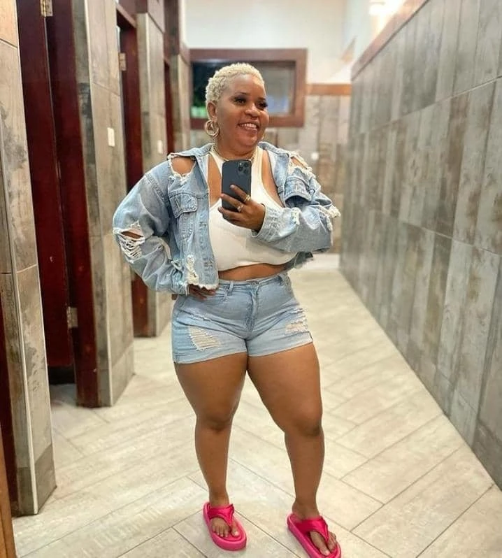 Joy From Kolomangala – Zimbabwean escort in Bangalore — 3 / 5