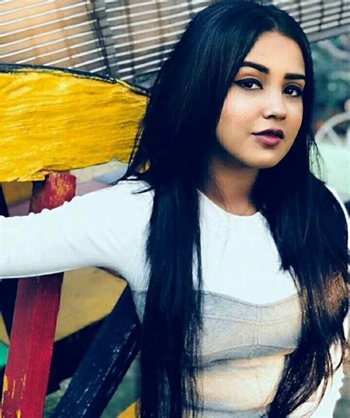 Jahnvi – Indian escort in Chennai — 2 / 3