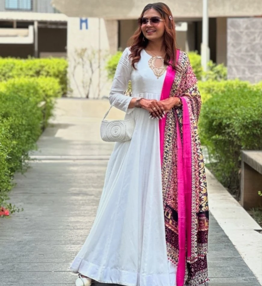 Independent Pranita Fun and Meet – Indian escort in Chandigarh — 3 / 4