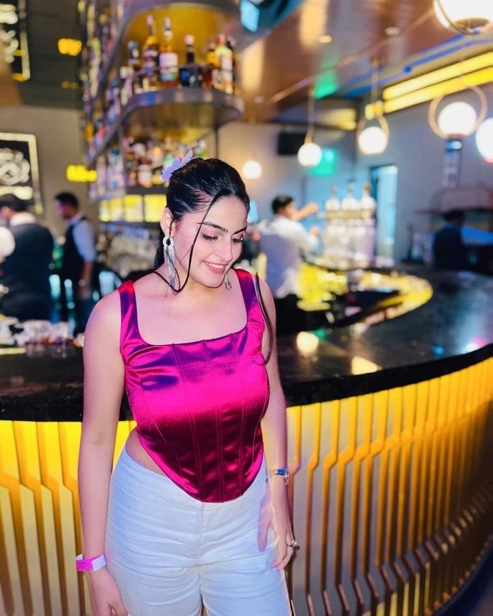 Lucia – Finnish escort in Tirana — 4 / 5