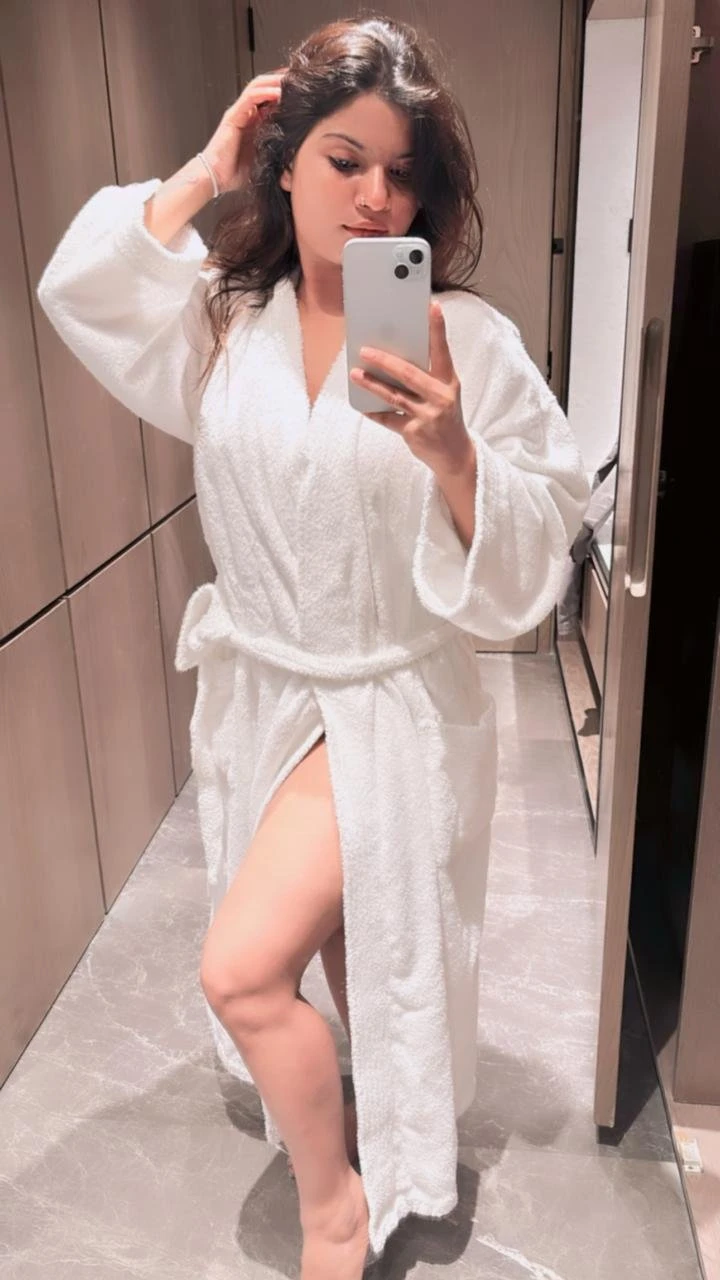𝐒𝐨𝐧𝐢𝐲𝐚 𝐂𝐀𝐌 & 𝐌𝐄𝐄𝐓 – Indian escort in Bangalore — 9 / 10
